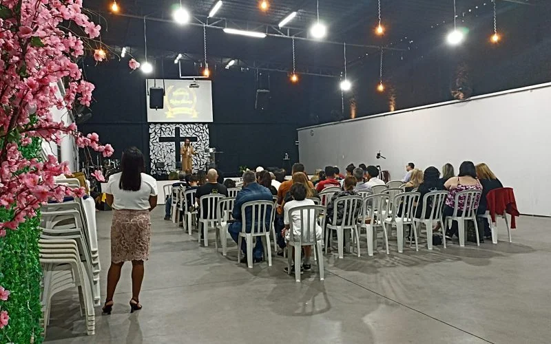 Interior da Igreja Divina Aliança